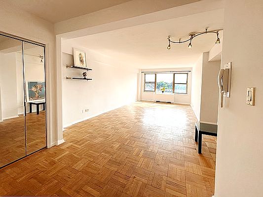 5th image of 107-40 Queens Blvd #6
