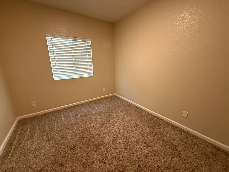 2995 Stable Dr — Photo 6