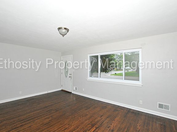 4th image of 3956 Campbell Ave