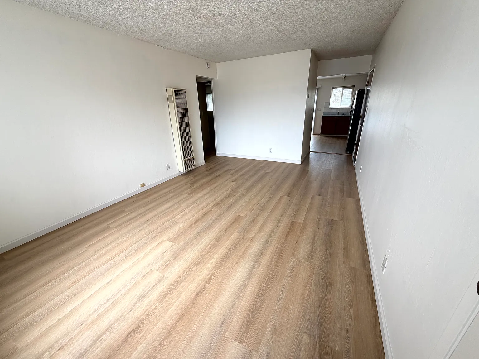 2 bed, 800 sqft, $2,400 — Photo 3