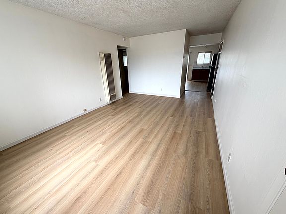 3rd image of 814 Orchard Ave
