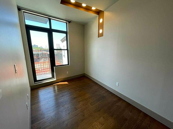 5th image of 441 Meeker Ave #C3