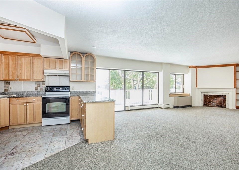 1st image of 300 Lynn Shore Dr APT 306