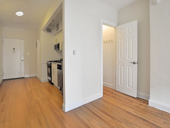 3rd image of 312 W 23rd St APT 4U