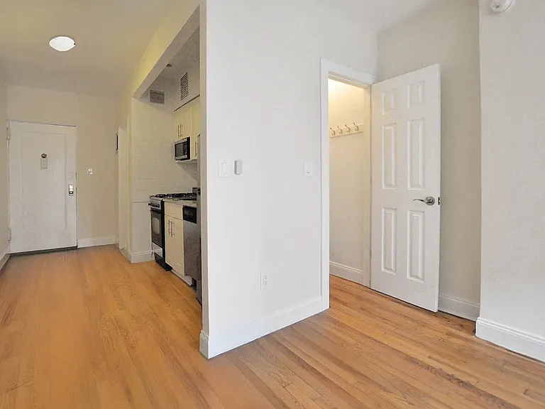 312 W 23rd St #4U — Photo 3
