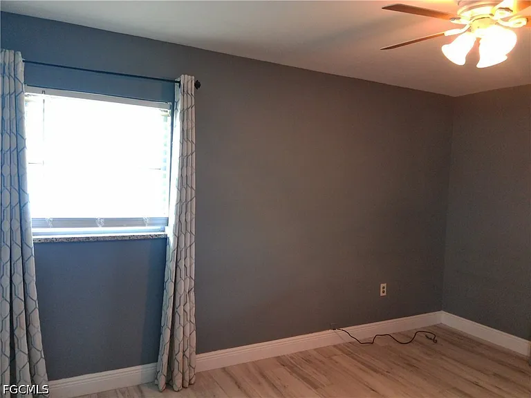 893 Iris Dr — Photo 10