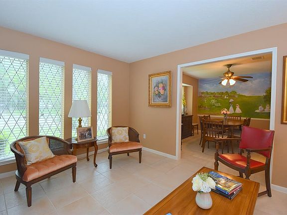 4th image of 15850 Seven Springs Dr
