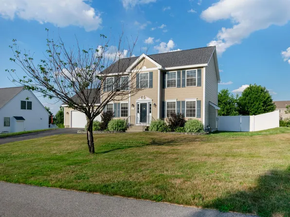 277 University Circle, Hooksett, NH 03106