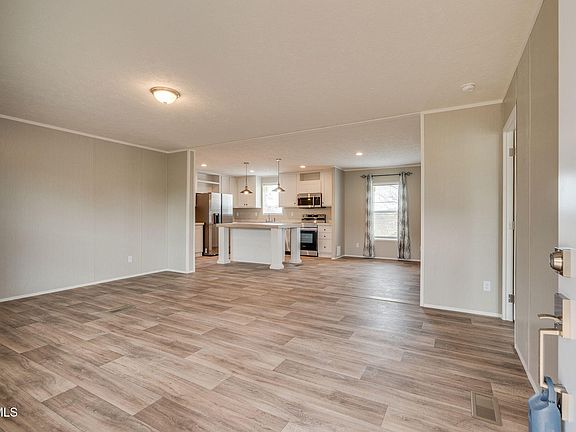 4th image of 192 Meadow View Rd