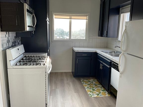 3rd image of 702 S Pacific Coast Hwy APT C