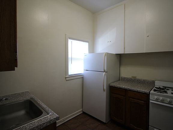 5th image of 836 Sherman Ave APT 9