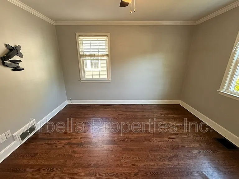 1437 Valley St — Photo 12