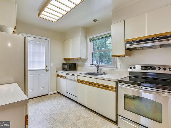 5th image of 12021 Devilwood Dr