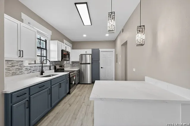 906 W Craig Pl — Photo 6