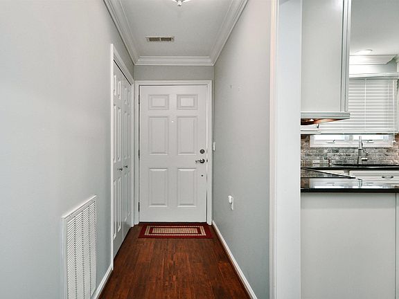 4th image of 2 Stone Meadow Rd