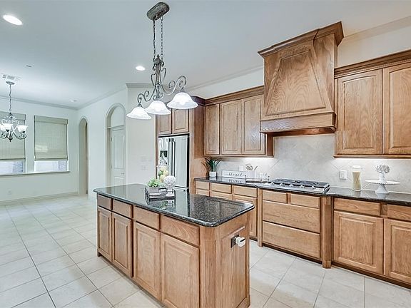 5th image of 701 Waterlane Dr