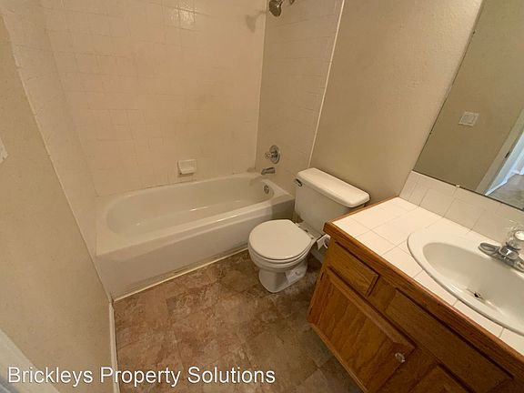 4th image of 2219 Wedgewood Ct NW