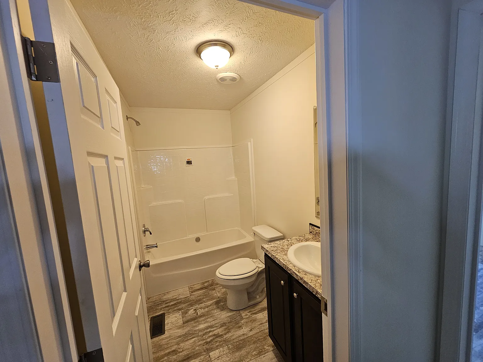2 bed, 1200 sqft, $2,000 — Photo 4