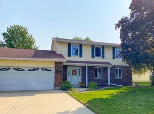 122 Damascus Dr, Cedar Falls, IA 50613