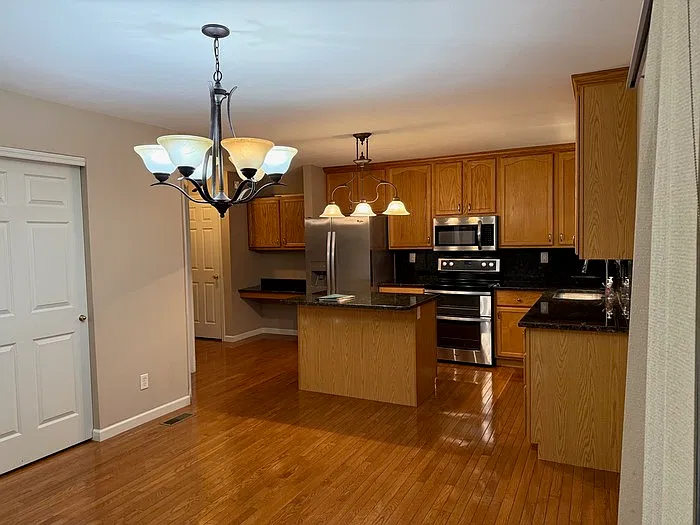 3 bed, 2.0 bath, 2140 sqft, $2,750 — Photo 4