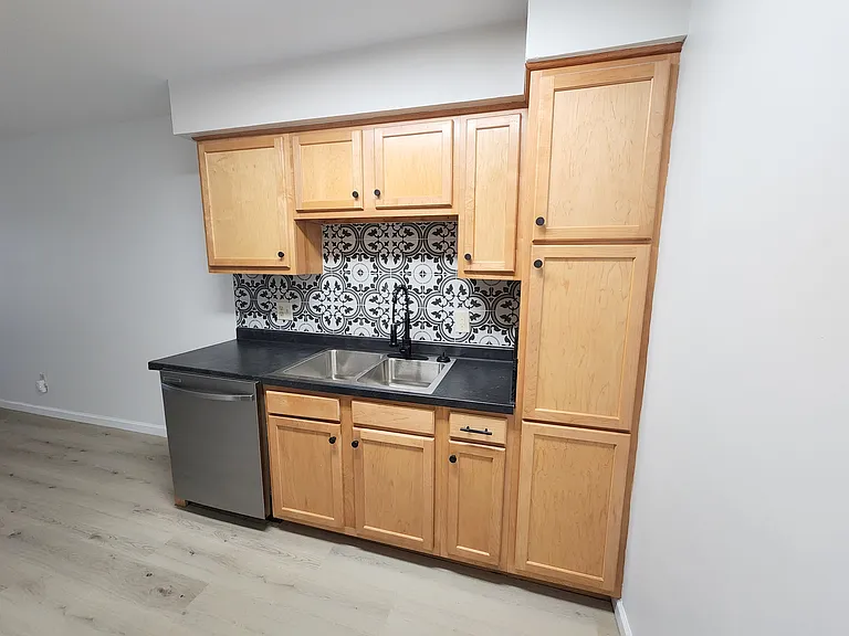 14417 Pennsylvania Rd #9 — Photo 7