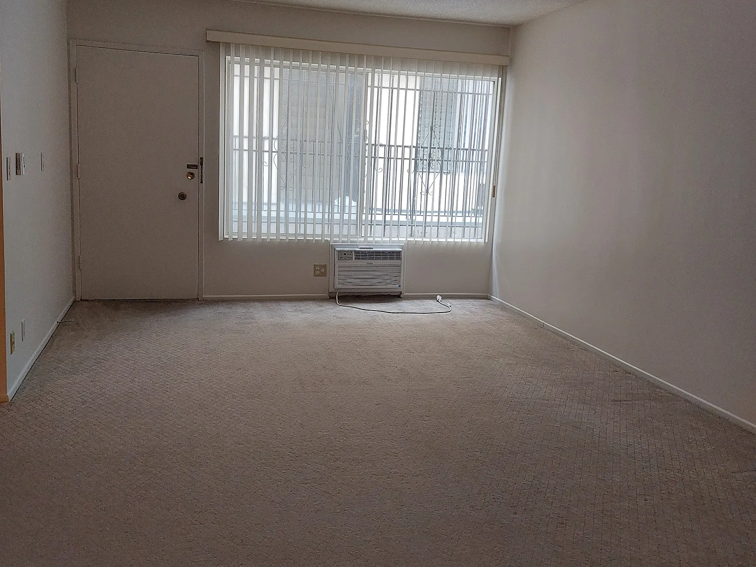 1 bed, 750 sqft, $1,900 — Photo 2