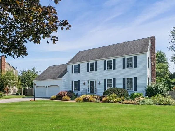 8 Meadow Rd, Beverly, MA 01915