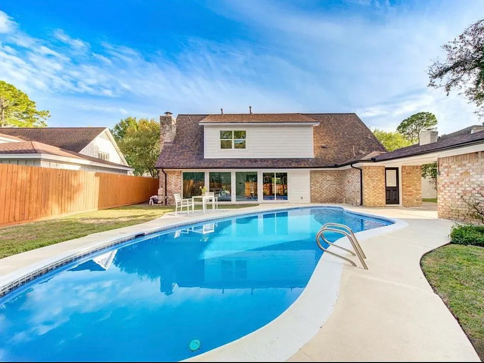 11010 Wickersham Ln