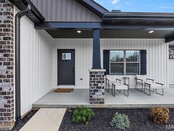 3rd image of 3467 Castle Ct