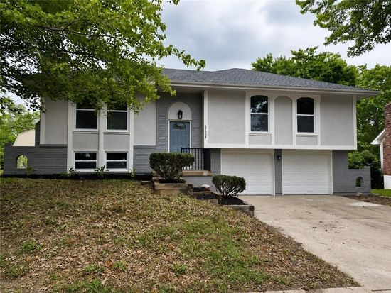 17008 E 2nd St S, Independence, MO 64056