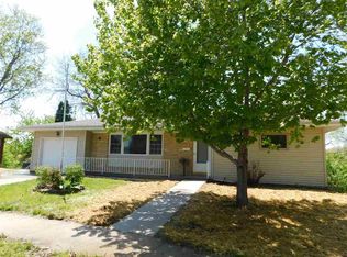 570 Maplewood Ct, Dubuque, IA 52001