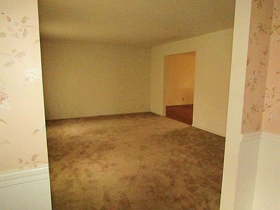 5th image of 443 Lourdes Ln