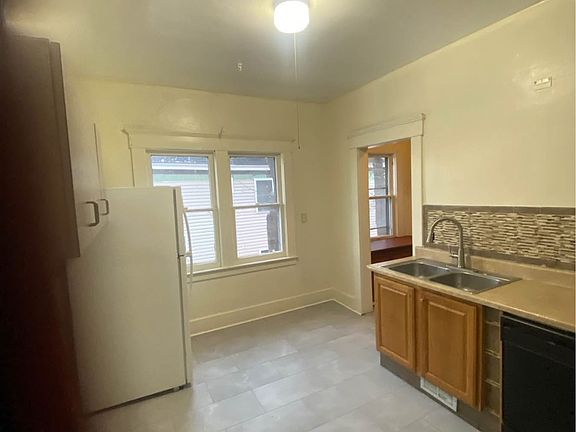 5th image of 204 Lynch Ave #1