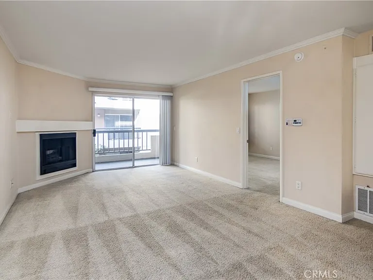 5500 Owensmouth Ave #216 — Photo 2