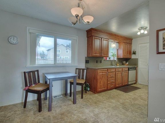 4th image of 705 21st St SE