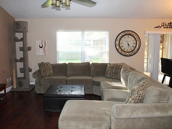 4th image of 746 Park Valley Cir