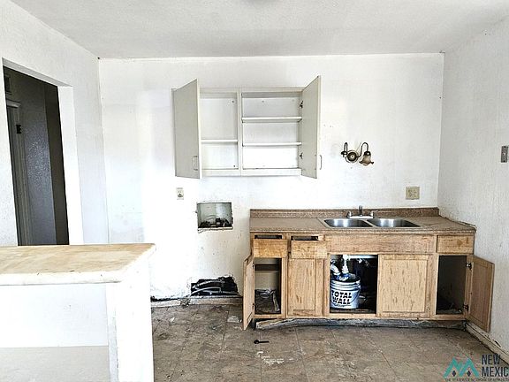 4th image of 303 E Bonney St