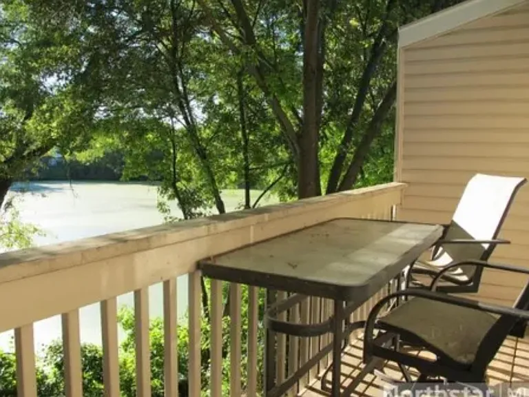 17523 Pond Cir — Photo 17