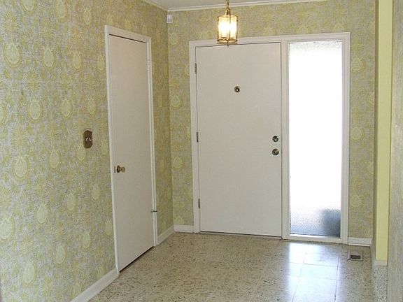 Foyer - mid century design/style