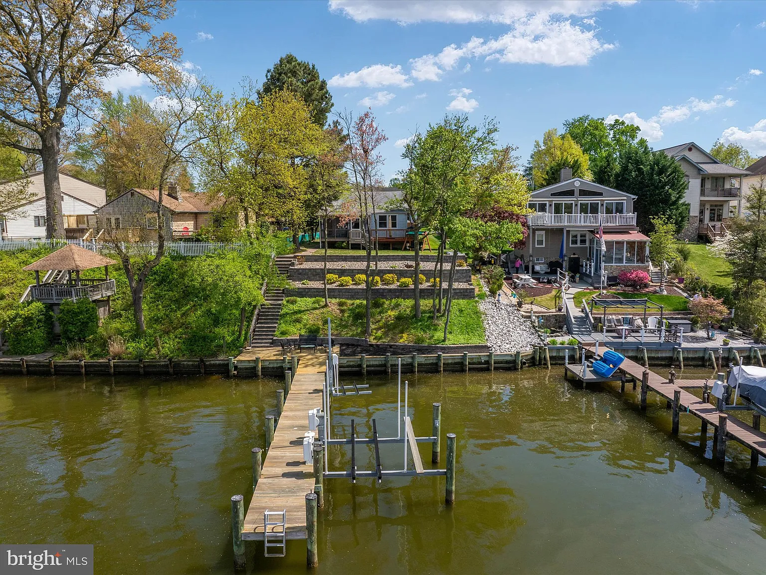 834 Riverside Dr photo 1