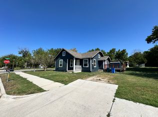 518 W 3rd St, Taylor, TX 76574