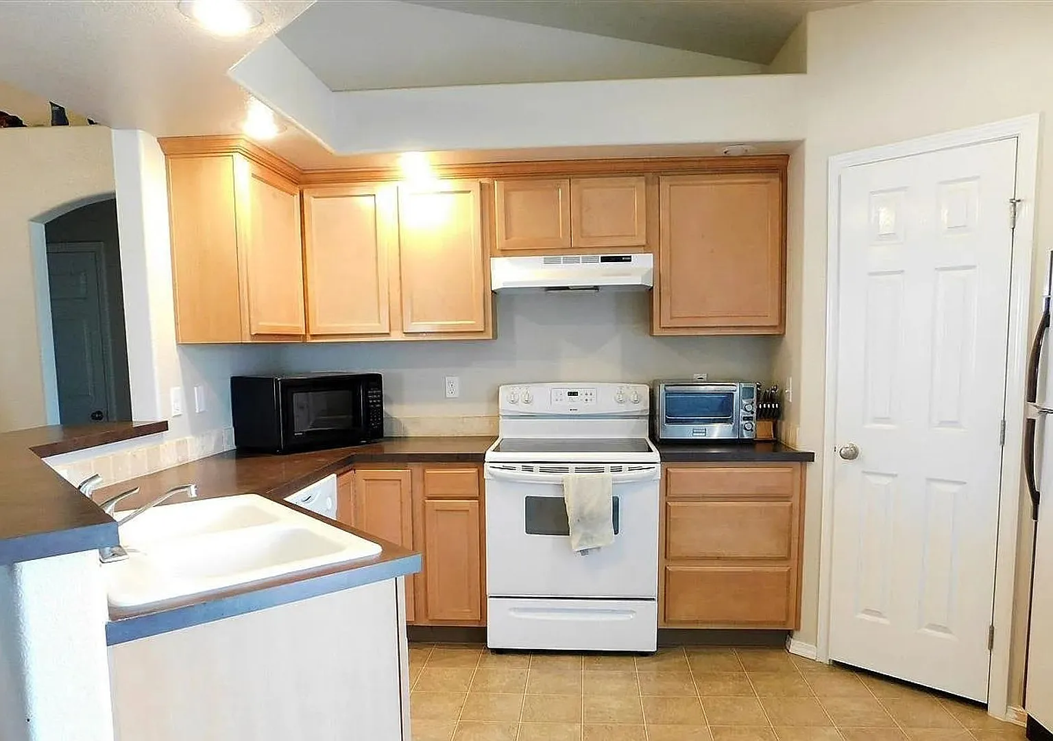 Adorable 3 bed 2 bath home in Meridian just off Locust Grove and Amity — Photo 3
