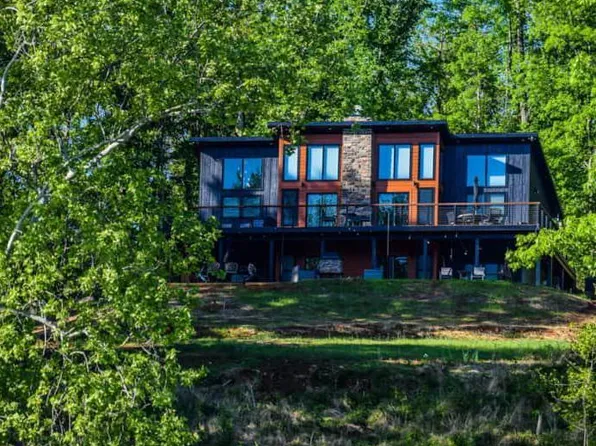 1 River Oak Dr, Bentonville, VA 22610