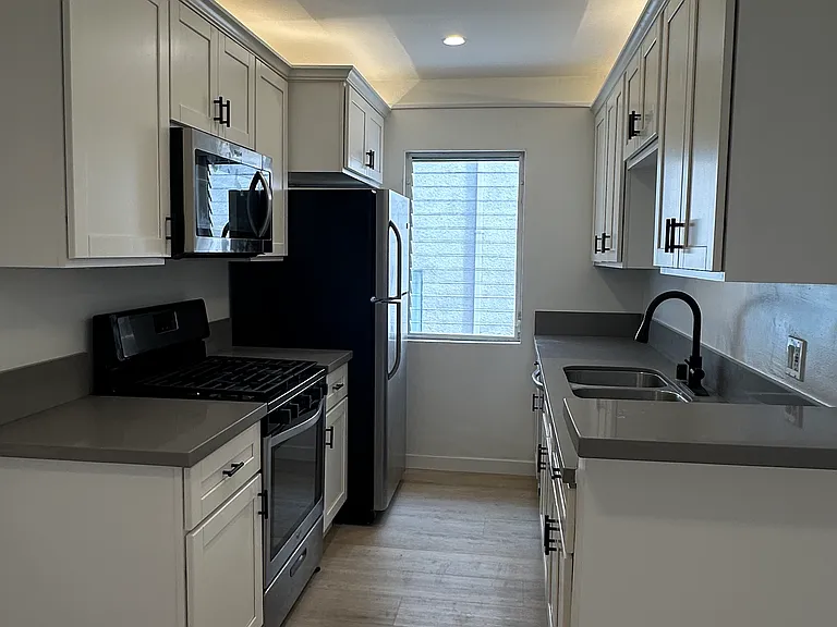 1638 Granville Ave #5 — Photo 13