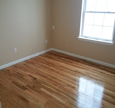 4th image of 174 Brookdale Ave
