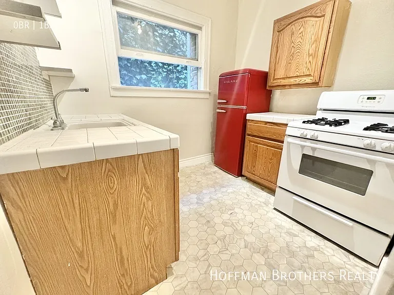 532 S Coronado St #207 — Photo 1