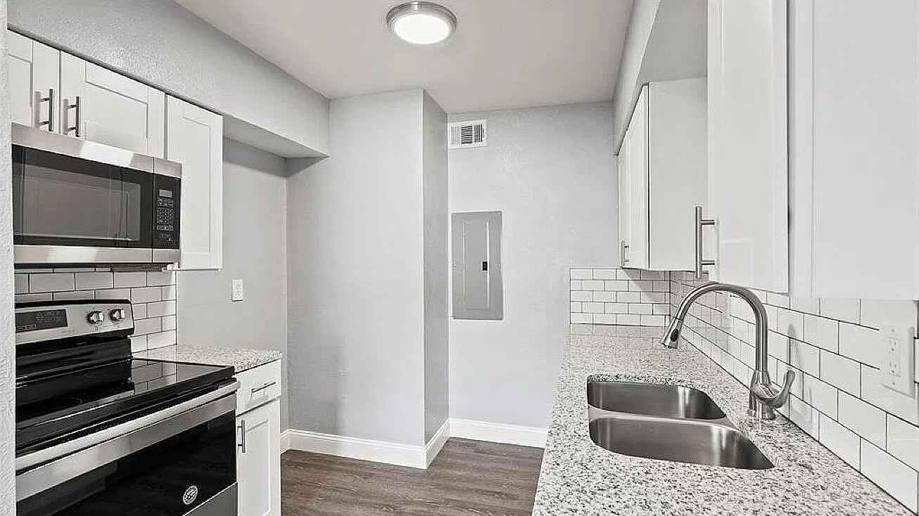1 bed, 800 sqft, $1,380 — Photo 3