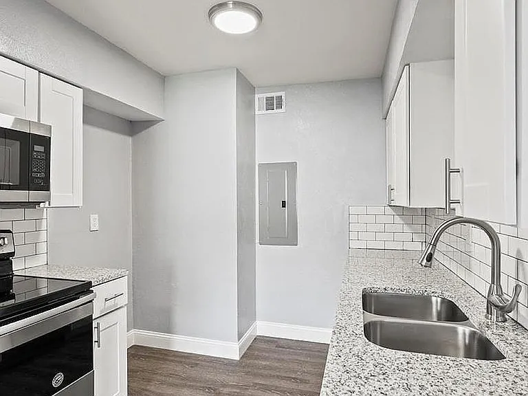 4832 Locke Ave #2 — Photo 3
