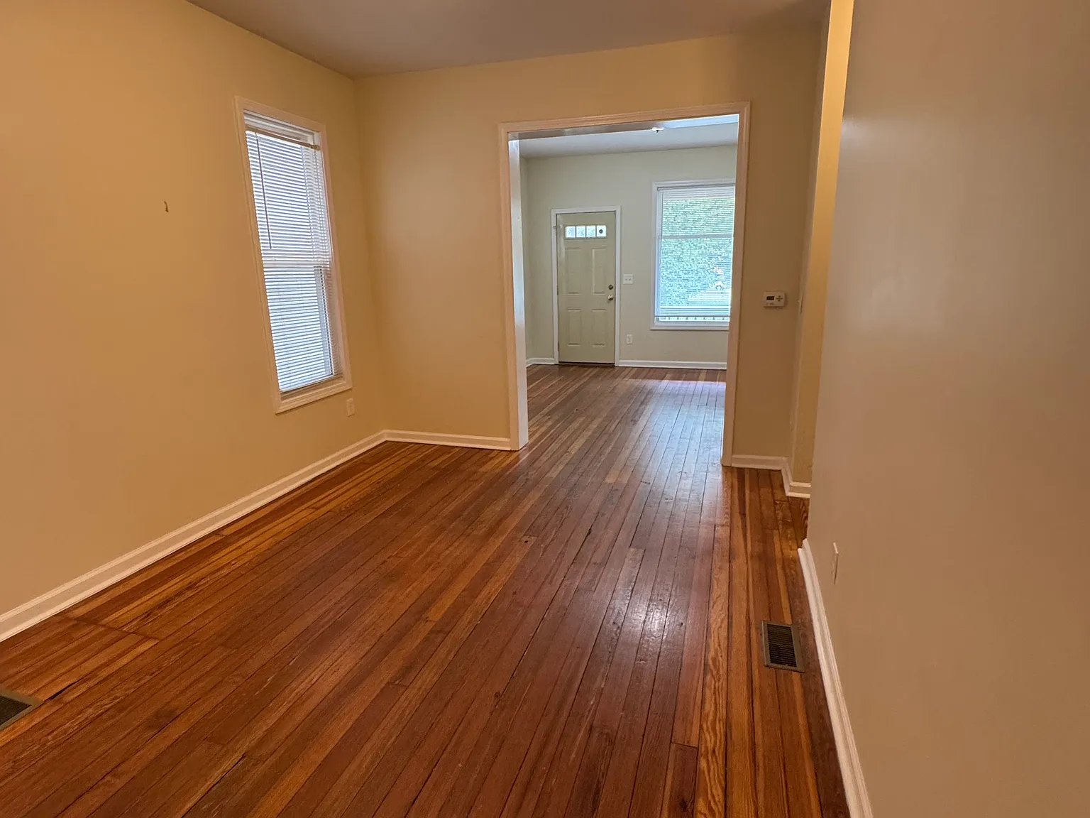 4 bed, 1.5 bath, 2400 sqft, $2,250 — Photo 4