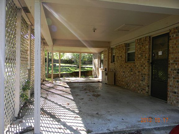 2nd image of 202 Lone Oak Dr